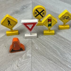 Lot of 6 Small Wooden Road Signs Railroad Crossing Yield Stoplight Toy Playset
